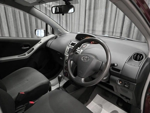 Хетчбэк Toyota Vitz 2010 года, 580000 рублей, Красноярск