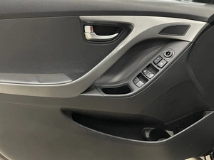 Седан Hyundai Elantra 2015 года, 1187000 рублей, Солонцы