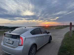 Лифтбек Toyota Prius 2013 года, 900000 рублей, Красноярск