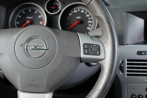 Седан Opel Astra 2012 года, 729000 рублей, Тюмень