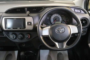 Хетчбэк Toyota Vitz 2016 года, 1129000 рублей, Омск