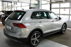 Внедорожник Volkswagen Tiguan 2016 года, 2450000 рублей, Красноярск
