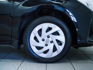 Седан Toyota Corolla Axio 2020 года, 1275000 рублей, Красноярск