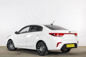 Седан Kia Rio 2018 года, 1049000 рублей, Тюмень
