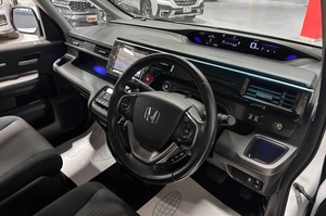 Минивэн Honda Stepwgn 2017 года, 1897000 рублей, Красноярск