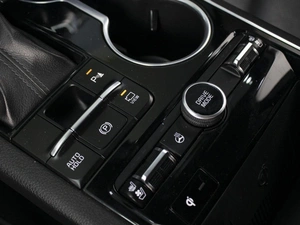 Седан Kia K5 2020 года, 2590000 рублей, Омск
