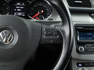 Седан Volkswagen Passat 2012 года, 1350050 рублей, Москва