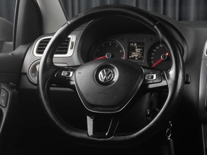 Седан Volkswagen Polo 2016 года, 777000 рублей, Тюмень