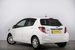 Хетчбэк Toyota Vitz 2013 года, 739000 рублей, Томск