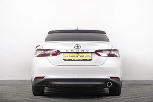 Седан Toyota Camry 2020 года, 2499000 рублей, Томск