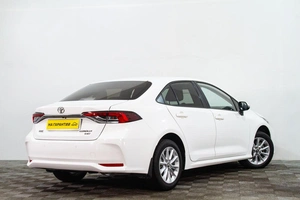 Седан Toyota Corolla 2022 года, 1899000 рублей, Сургут