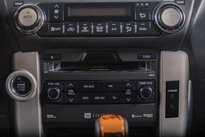 Внедорожник Toyota Land Cruiser Prado 2010 года, 2799000 рублей, Томск