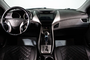 Седан Hyundai Elantra 2012 года, 919000 рублей, Сургут