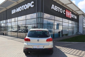 Внедорожник Volkswagen Tiguan 2012 года, 1580000 рублей, Мирное