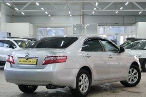 Седан Toyota Camry 2011 года, 1999000 рублей, Омск