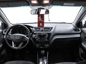 Седан Kia Rio 2012 года, 1000000 рублей, Красноярск