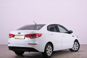 Седан Kia Rio 2015 года, 799000 рублей, Омск