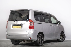 Минивэн Toyota Noah 2011 года, 1479000 рублей, Томск
