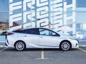 Лифтбек Toyota Prius 2017 года, 2310000 рублей, Краснодар