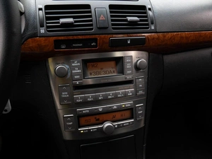 Седан Toyota Avensis 2006 года, 875000 рублей, Краснодар