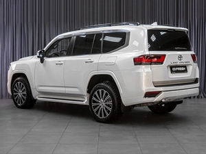 Внедорожник Toyota Land Cruiser 2023 года, 12279000 рублей, Тюмень