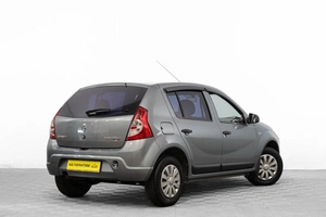 Хетчбэк Renault Sandero 2010 года, 579000 рублей, Барнаул