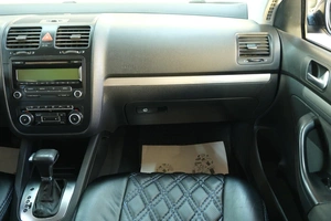 Седан Volkswagen Jetta 2010 года, 669000 рублей, Омск