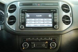Внедорожник Volkswagen Tiguan 2012 года, 1319000 рублей, Омск