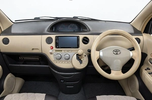 Минивэн Toyota Sienta 2014 года, 819000 рублей, Челябинск