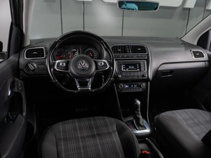 Седан Volkswagen Polo 2016 года, 1099000 рублей, Тюмень