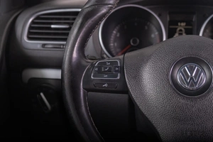 Хетчбэк Volkswagen Golf 2012 года, 749000 рублей, Томск