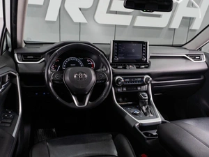 Внедорожник Toyota RAV4 2021 года, 3399000 рублей, Тюмень