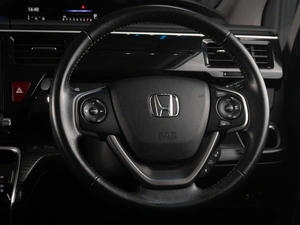 Минивэн Honda Stepwgn 2017 года, 1749000 рублей, Тюмень