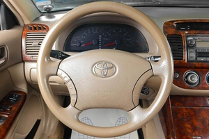 Седан Toyota Camry 2005 года, 799000 рублей, Тюмень