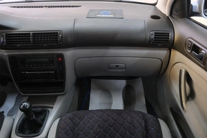 Седан Volkswagen Passat 2002 года, 429000 рублей, Омск