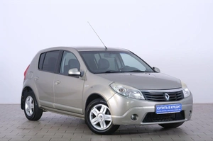 Хетчбэк Renault Sandero 2010 года, 559000 рублей, Омск