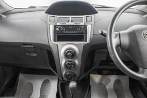 Хетчбэк Toyota Vitz 2010 года, 649000 рублей, Барнаул