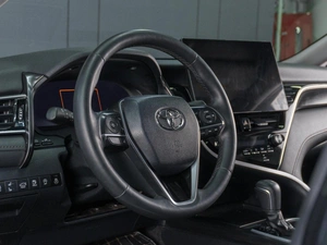 Седан Toyota Camry 2023 года, 4099000 рублей, Сургут