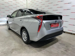 Лифтбек Toyota Prius 2016 года, 1295000 рублей, Красноярск