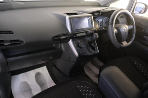 Минивэн Toyota Wish 2009 года, 1379000 рублей, Омск
