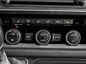 Минивэн Volkswagen Multivan 2019 года, 4239000 рублей, Кирилловка