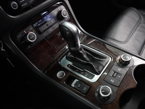 Внедорожник Volkswagen Touareg 2013 года, 2499000 рублей, Воронеж