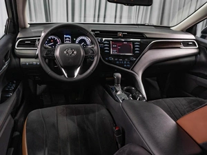 Седан Toyota Camry 2018 года, 2749000 рублей, Тюмень