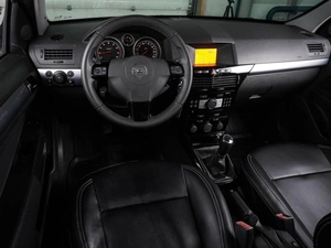 Седан Opel Astra 2012 года, 864000 рублей, Воронеж