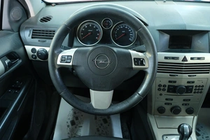 Хетчбэк Opel Astra GTC 2007 года, 569000 рублей, Омск