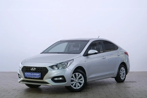 Седан Hyundai Solaris 2017 года, 1299000 рублей, Омск