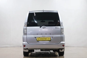 Минивэн Toyota Voxy 2006 года, 889000 рублей, Новокузнецк
