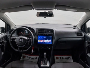 Седан Volkswagen Polo 2016 года, 1050000 рублей, Красноярск