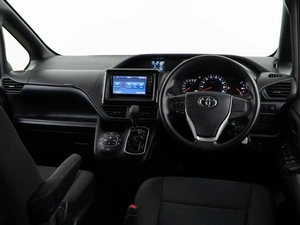 Минивэн Toyota Noah 2017 года, 1738888 рублей, Москва