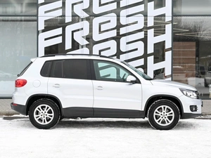 Внедорожник Volkswagen Tiguan 2011 года, 1050000 рублей, Волгоград